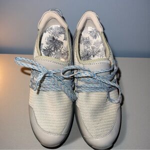 TRAQ by Alegria Walking Shoes Light Gray Blue Women’s 38 (US 8–8.5) Comfortable